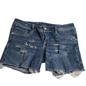 Distressed jeans shorts